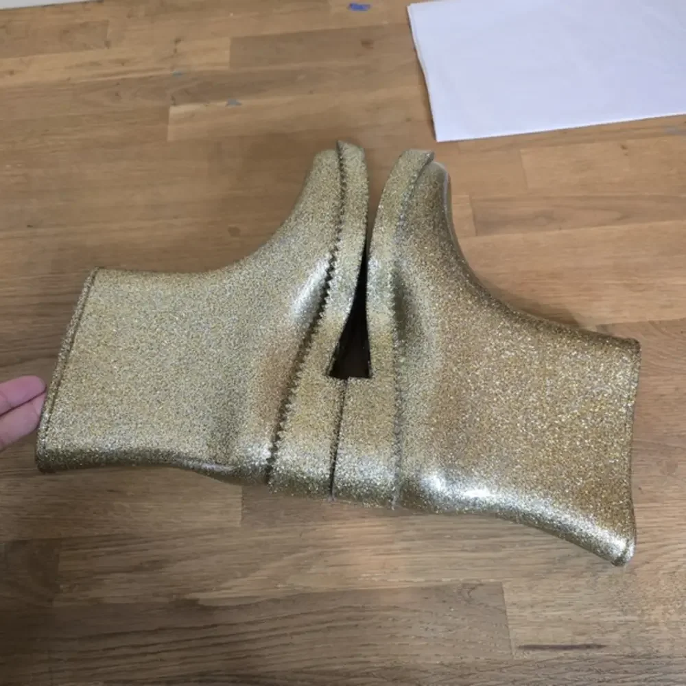 🔴 3/$15 Melissa Rain Drop Jelly Boot – Gold Glitter Waterproof Statement 5 US